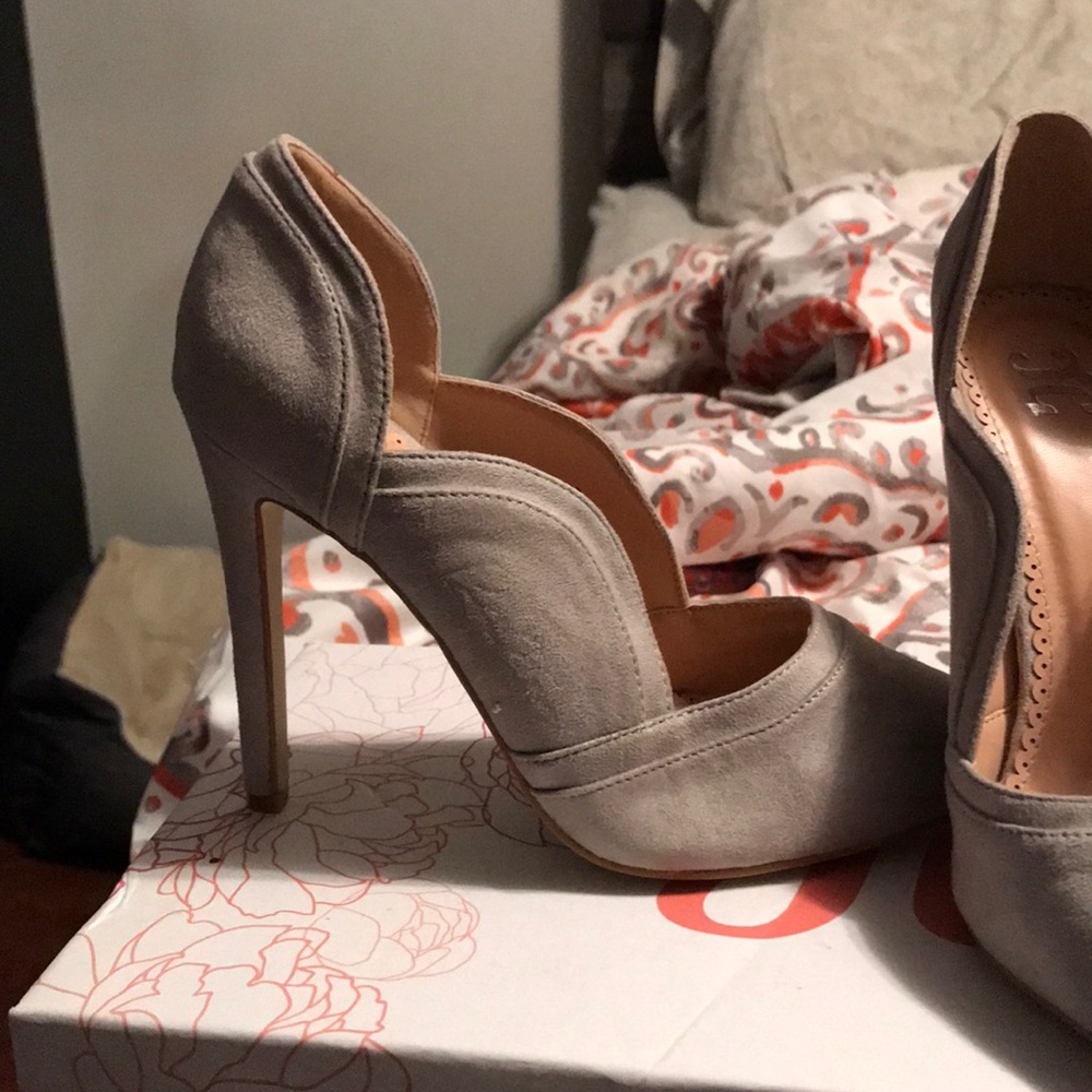 Heels - Picture 2 of 3